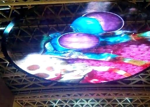 디지털 사인은 쇼핑 센터가 주도하는 패널 P25를 통하여 보는 투명한 스크린을 이끌었습니다